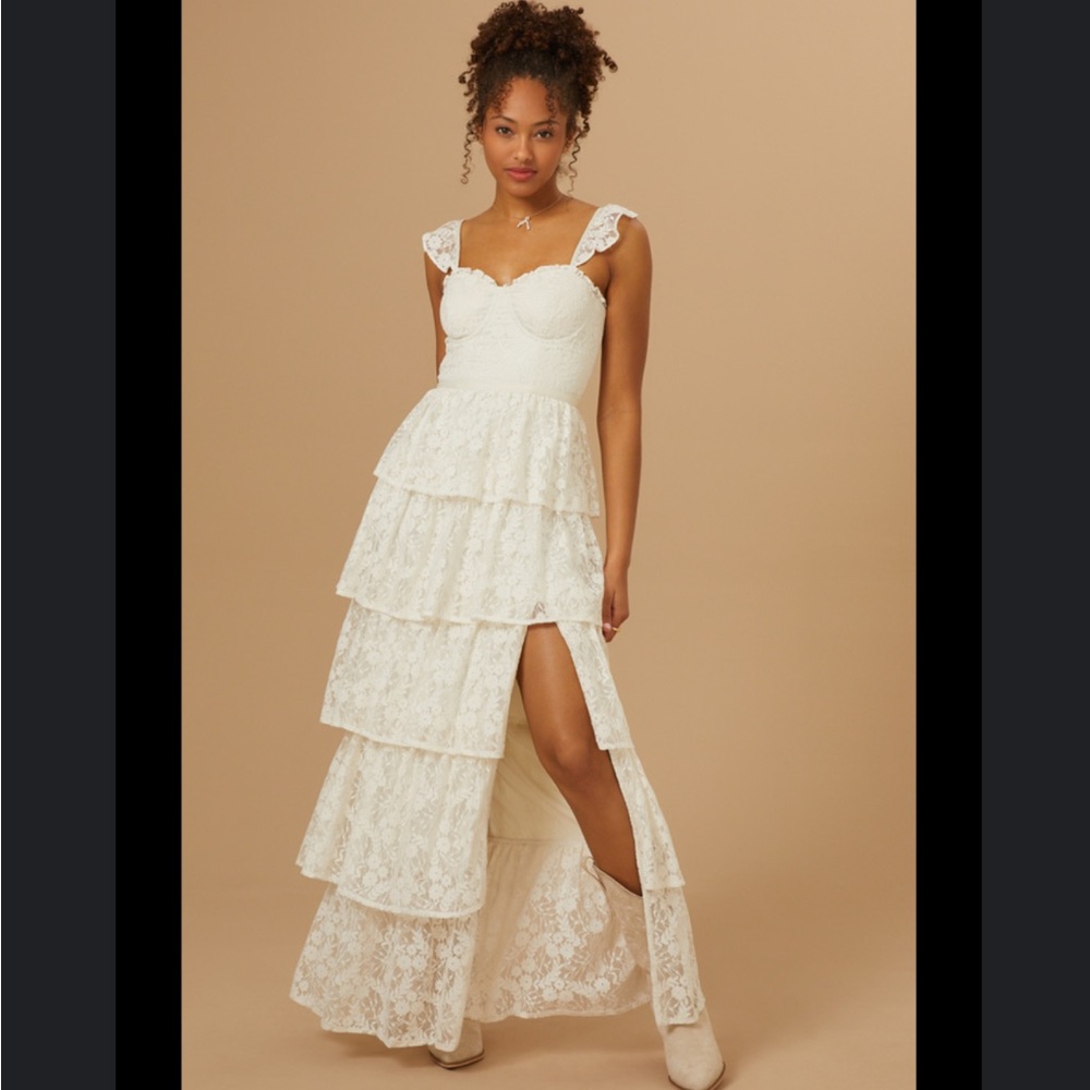 NWT Altar’d State Umber Embroidered Lace Dress - Medium - Ivory